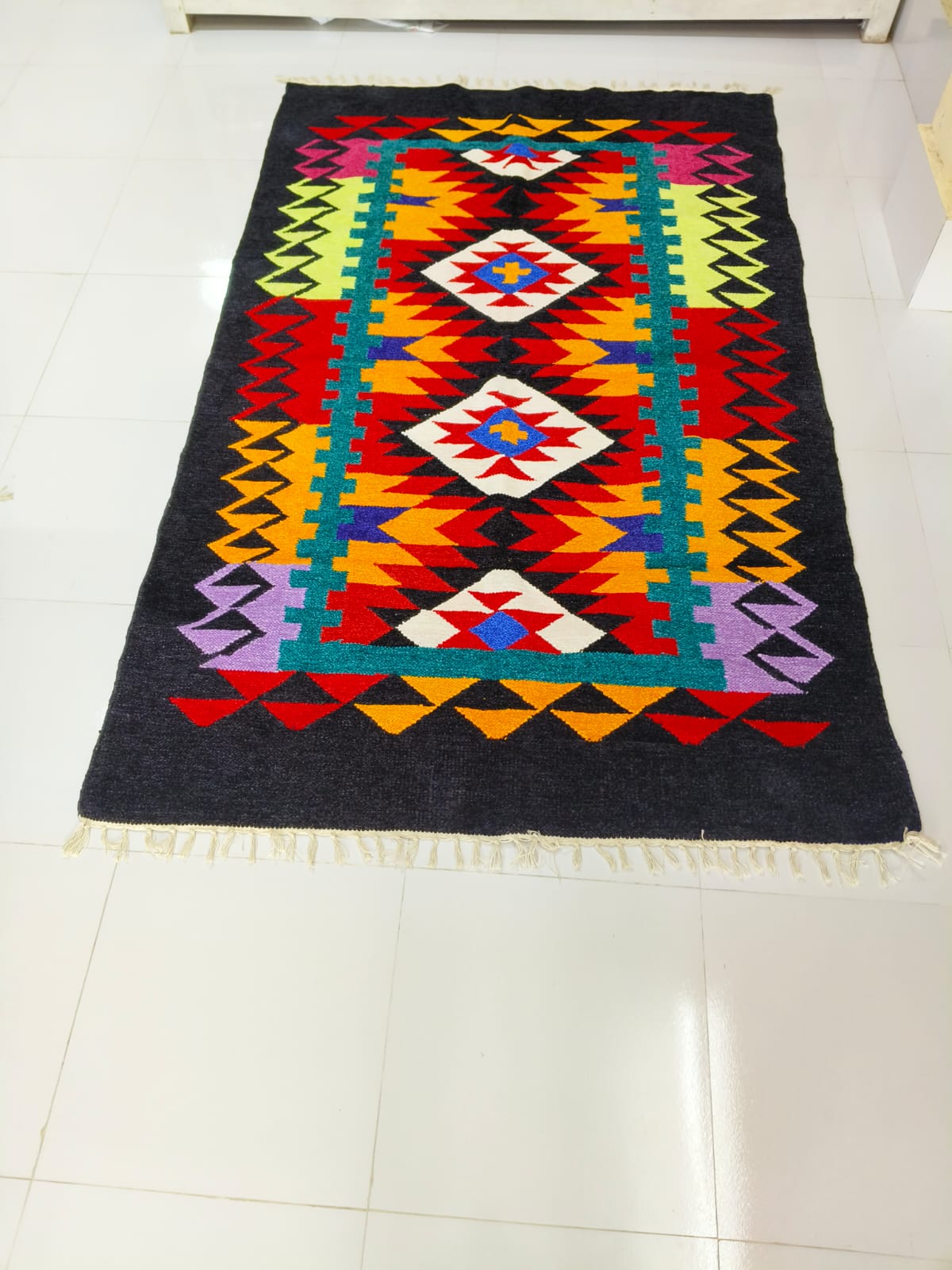 হ্যান্ডমেড শতরঞ্জি!