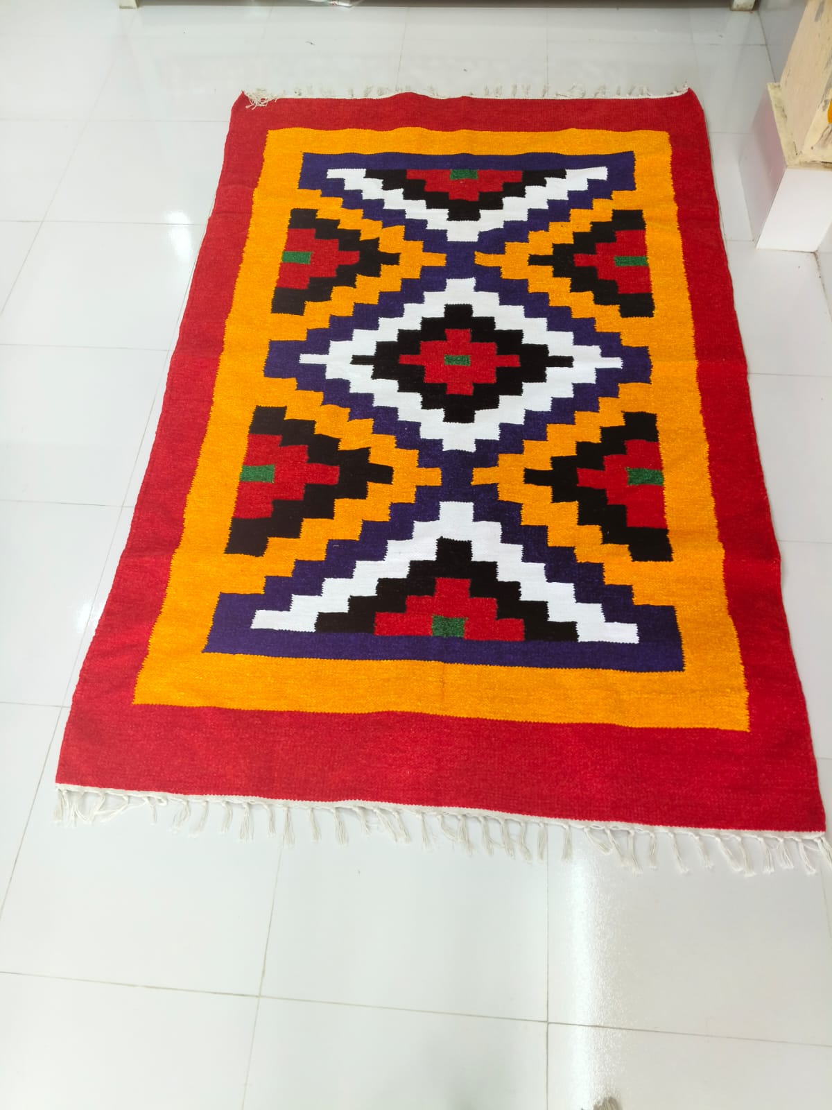 হ্যান্ডমেড শতরঞ্জি!