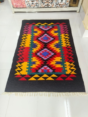 হ্যান্ডমেড শতরঞ্জি!