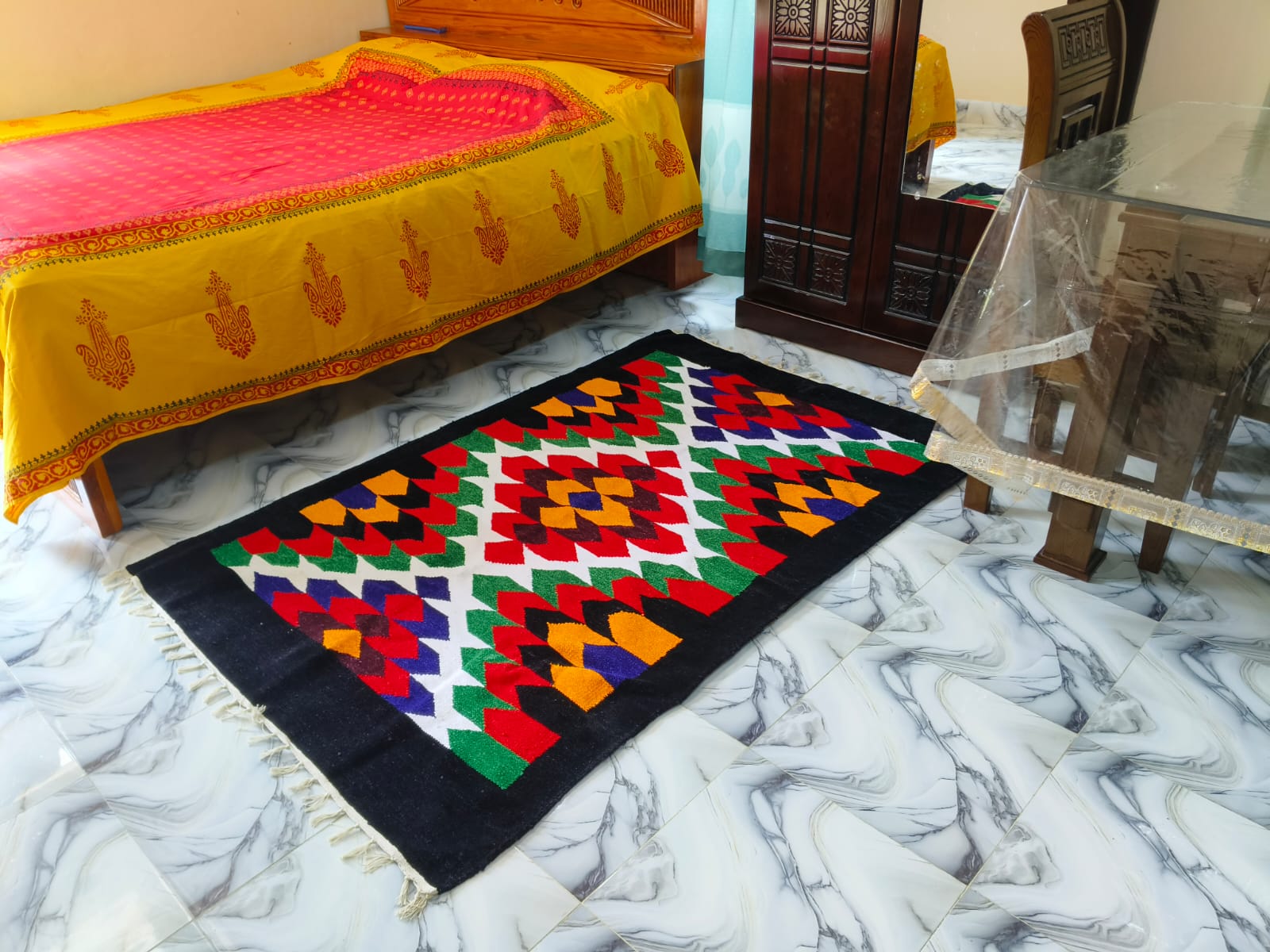 হ্যান্ডমেড শতরঞ্জি!