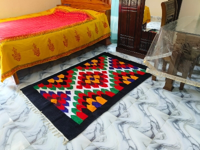 হ্যান্ডমেড শতরঞ্জি!