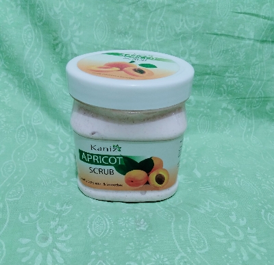 Picture of Kaniz Apricot Facial Scrub 500gm