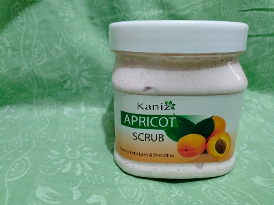 Picture of Kaniz Apricot Facial Scrub 500gm
