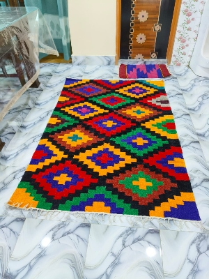 হ্যান্ডমেড শতরঞ্জি!