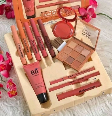 Picture of Heng Fang   is a makeup set