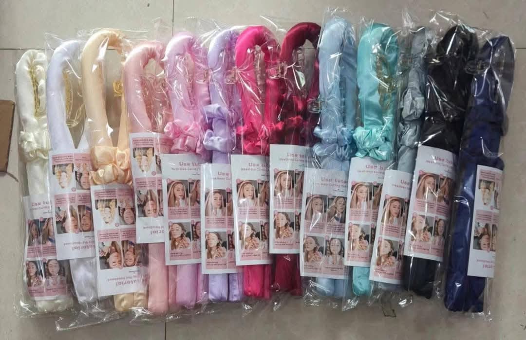 Picture of ✨1 hair curling headband 
✨1 clip
✨2 scru