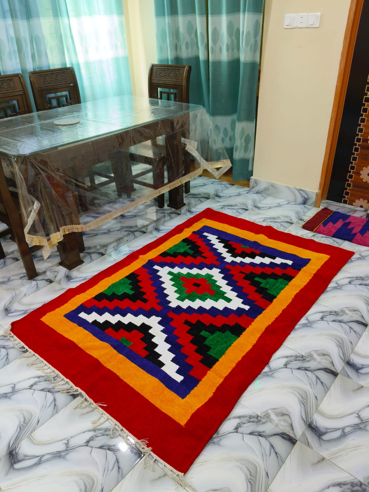 হ্যান্ডমেড শতরঞ্জি!