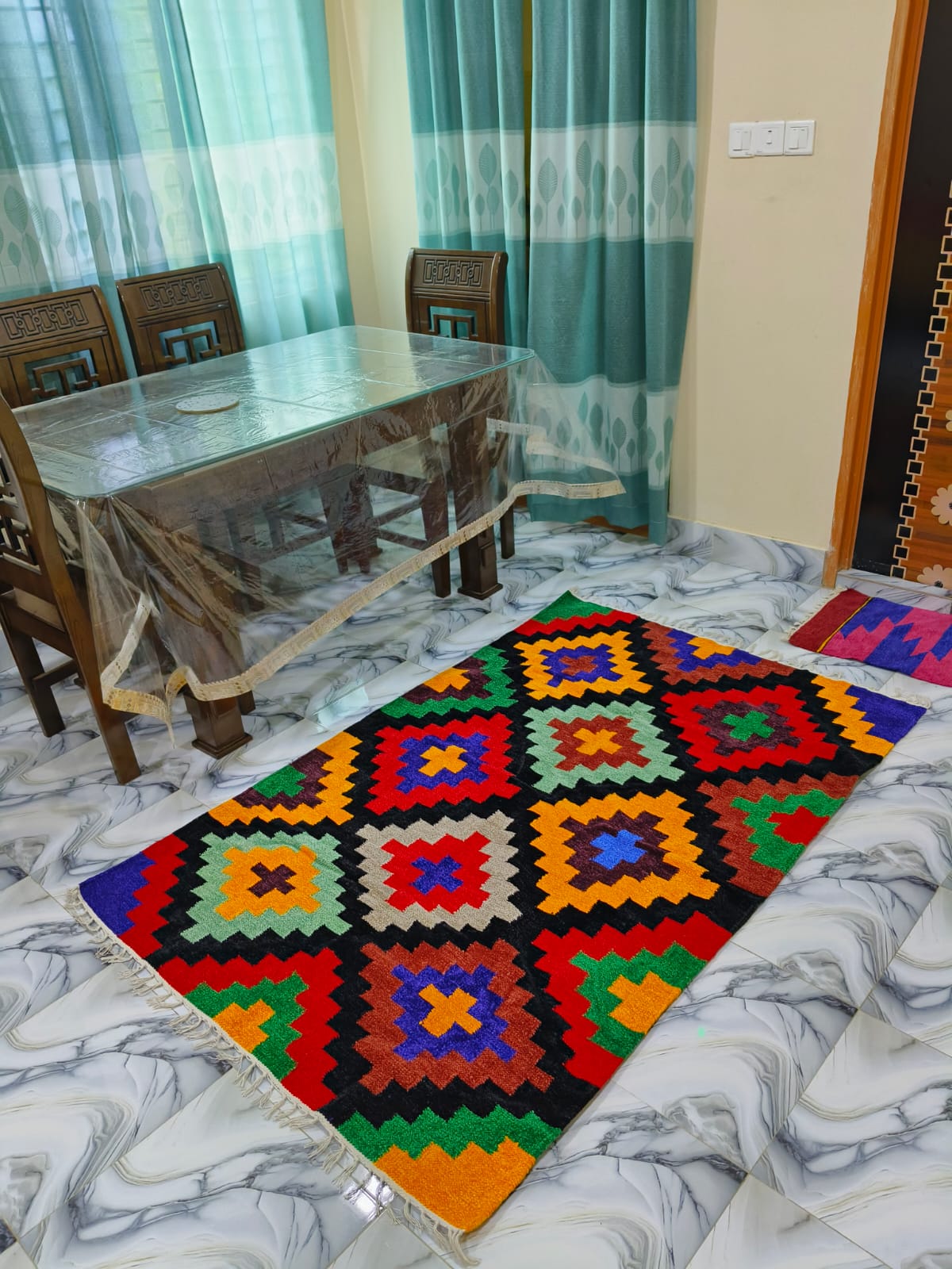 হ্যান্ডমেড শতরঞ্জি!