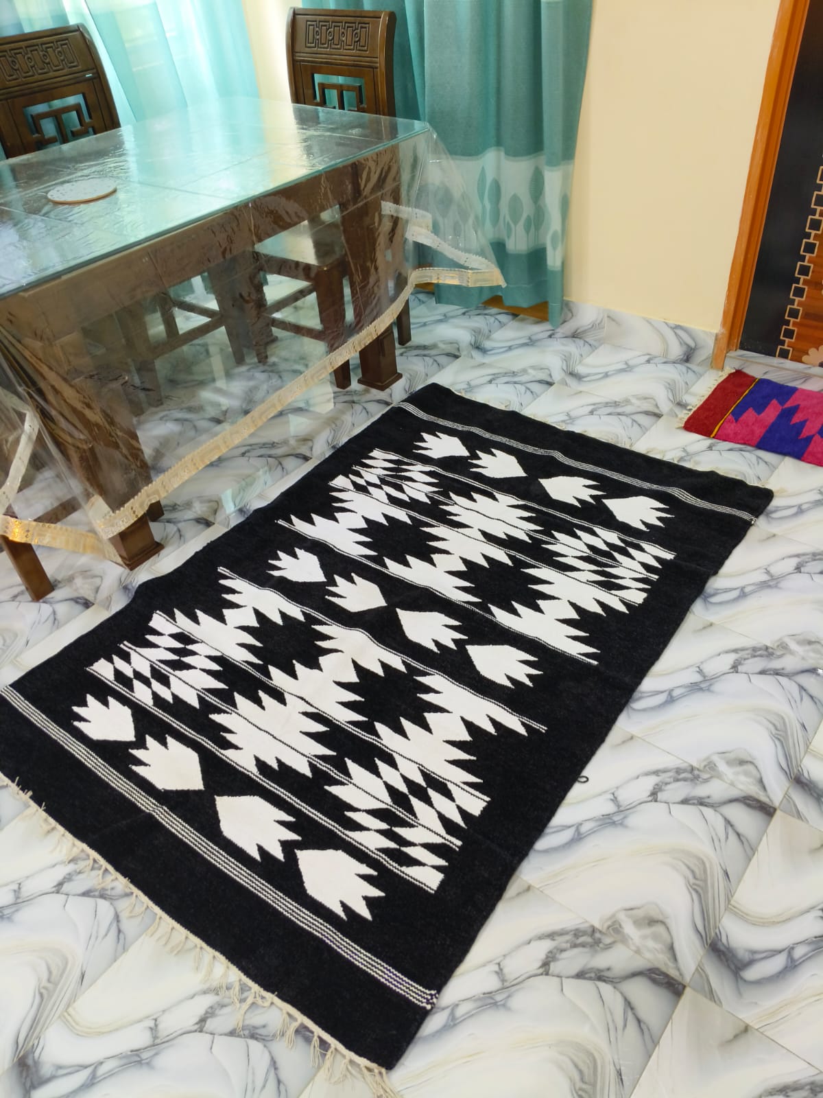 হ্যান্ডমেড শতরঞ্জি!