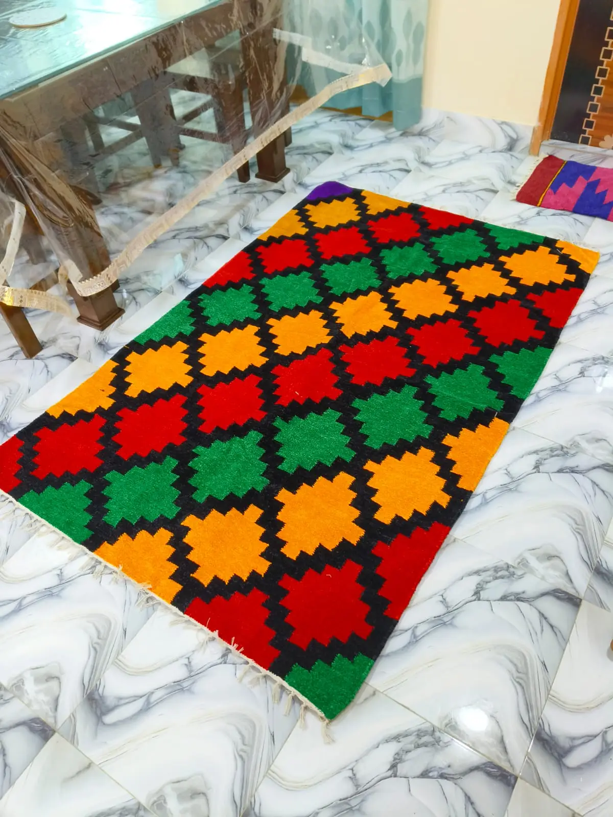 হ্যান্ডমেড শতরঞ্জি!