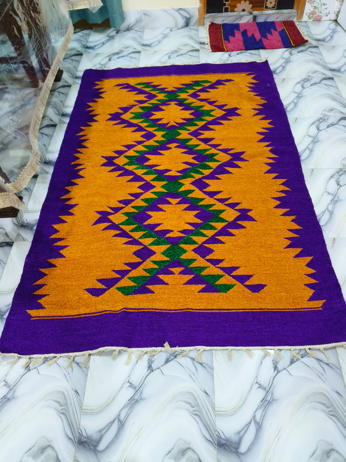 হ্যান্ডমেড শতরঞ্জি!