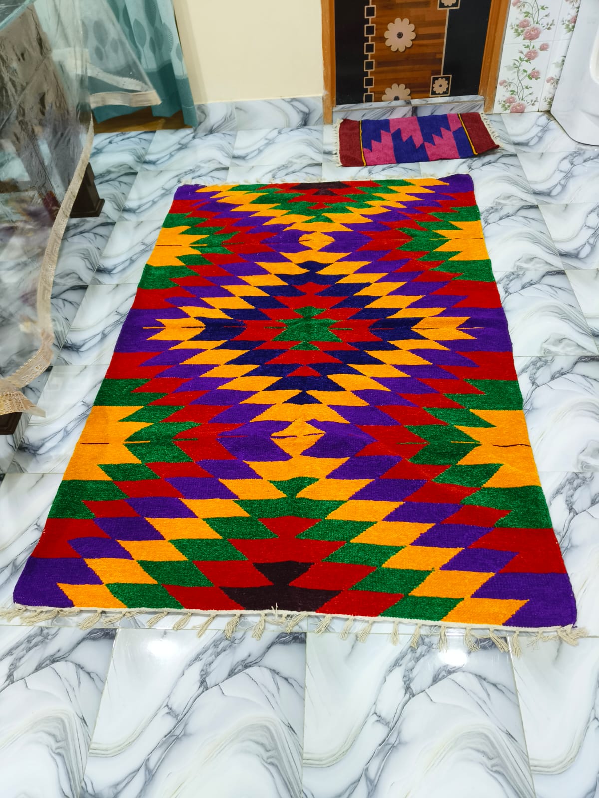 হ্যান্ডমেড শতরঞ্জি!