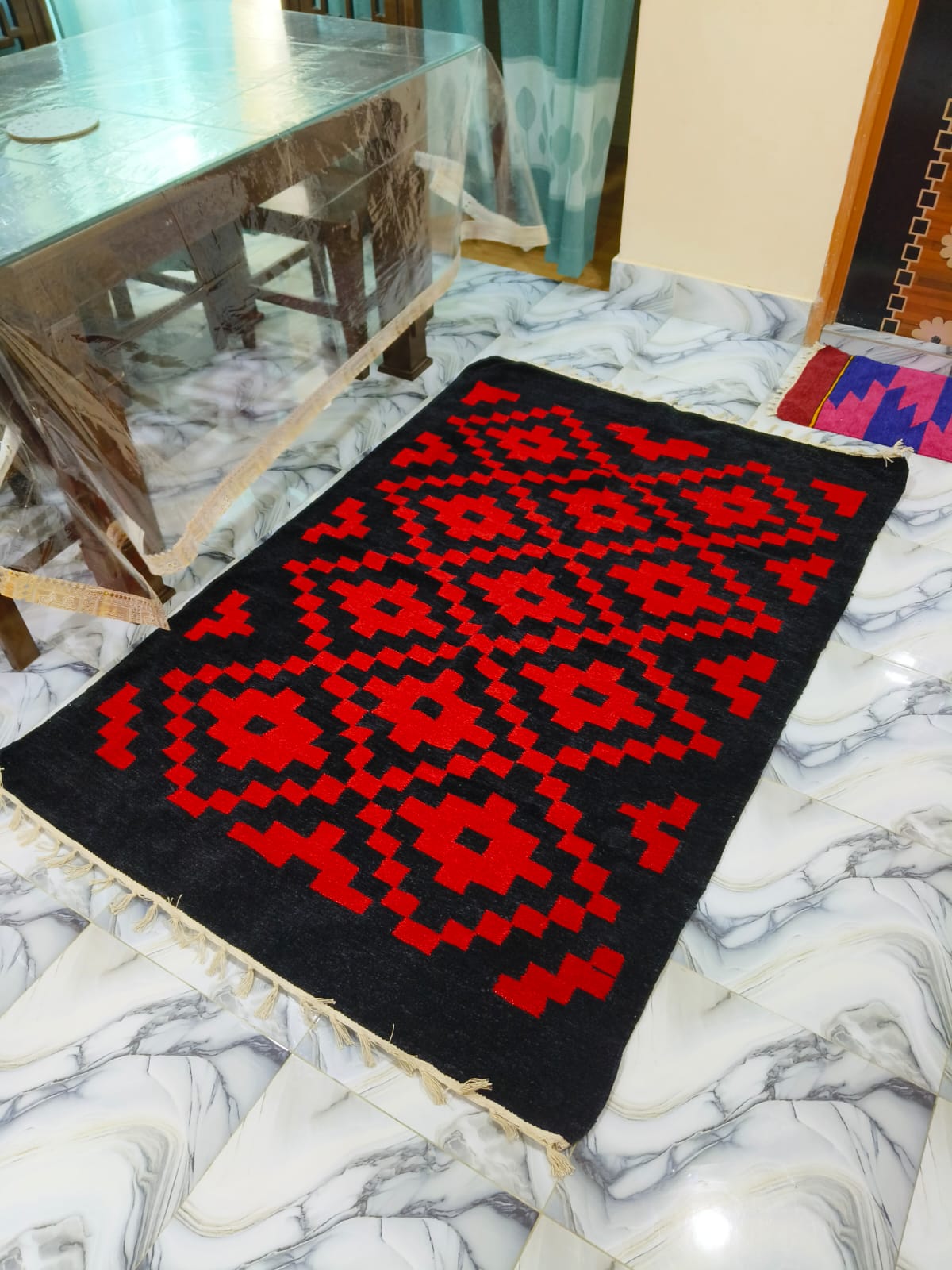 হ্যান্ডমেড শতরঞ্জি!