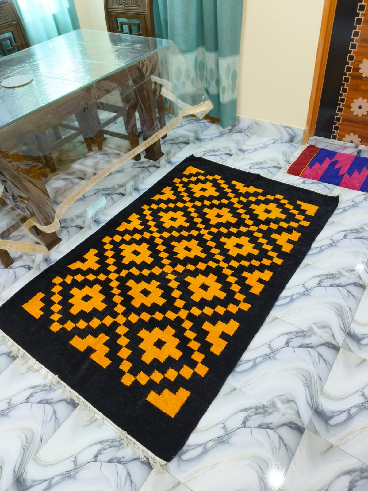 হ্যান্ডমেড শতরঞ্জি!