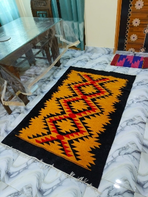 হ্যান্ডমেড শতরঞ্জি!