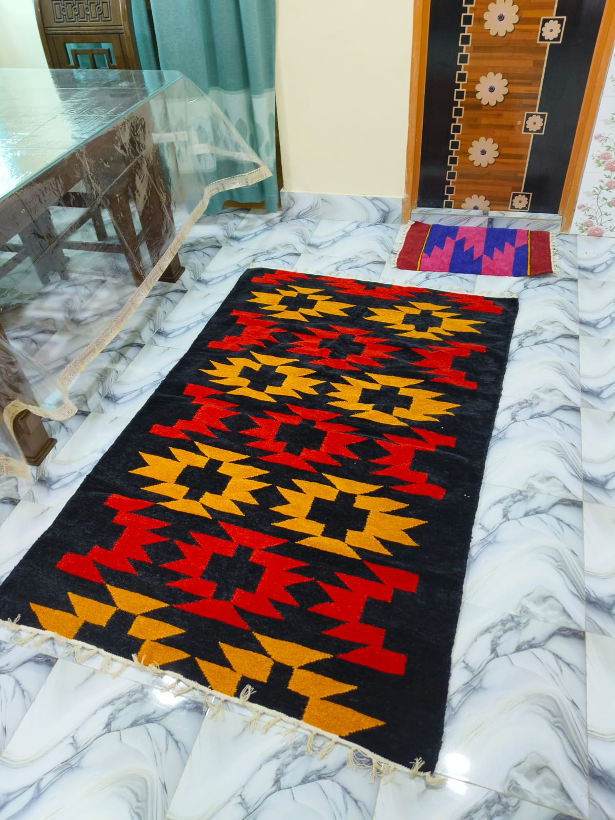 হ্যান্ডমেড শতরঞ্জি!