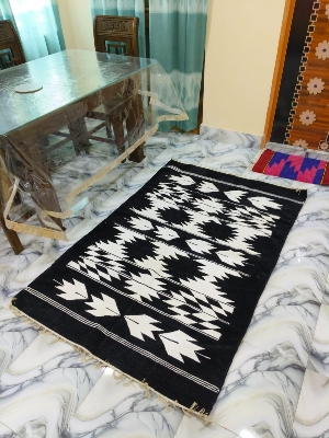 হ্যান্ডমেড শতরঞ্জি!