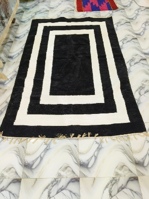 হ্যান্ডমেড শতরঞ্জি!