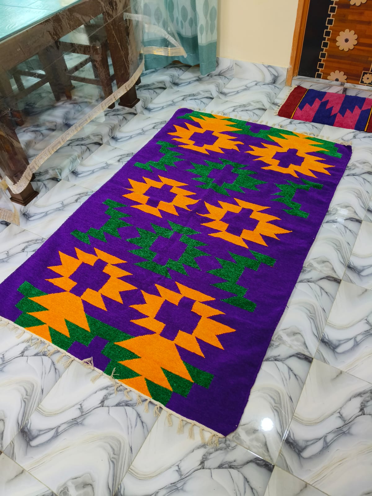 হ্যান্ডমেড শতরঞ্জি!