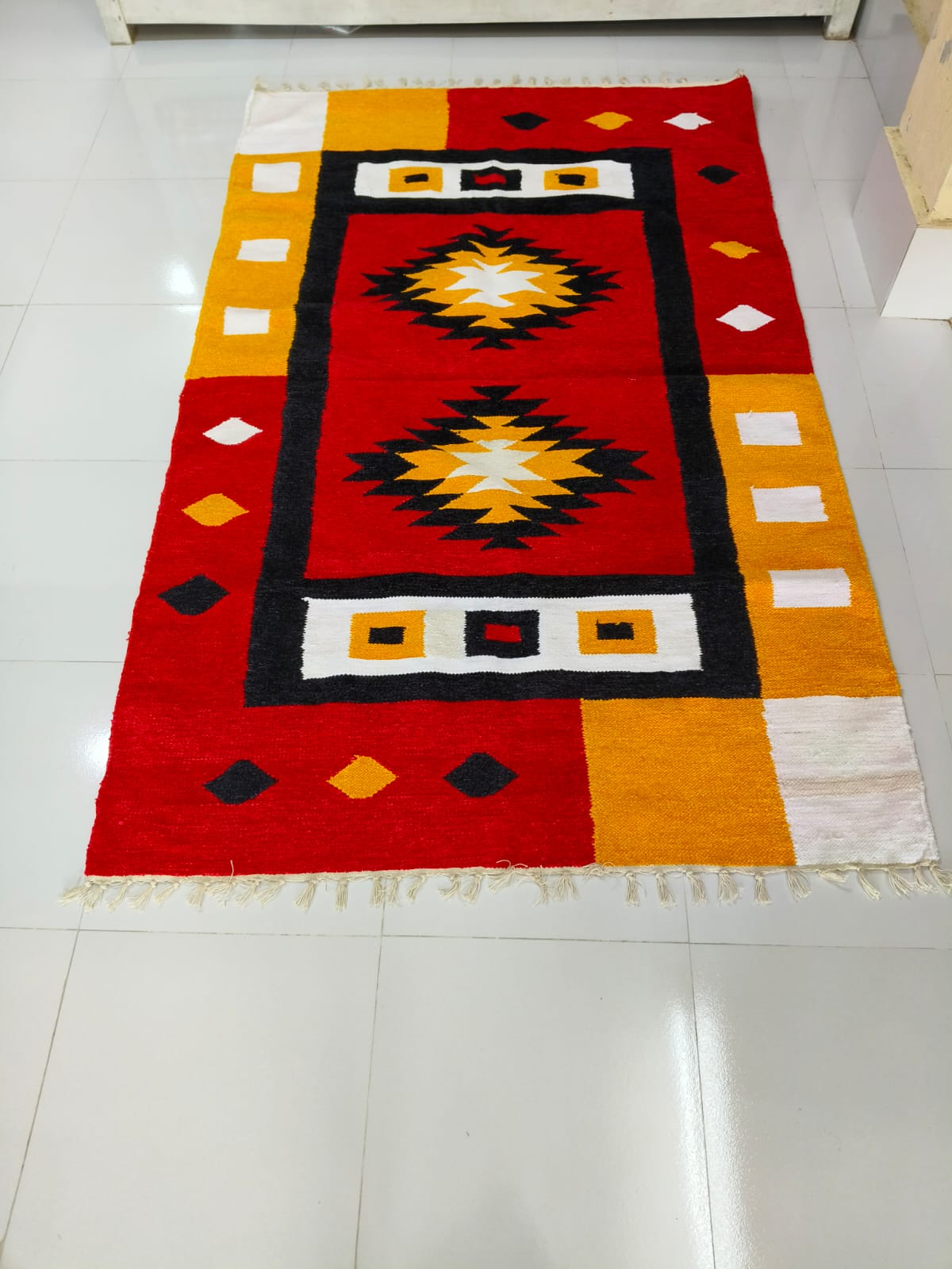 হ্যান্ডমেড শতরঞ্জি!