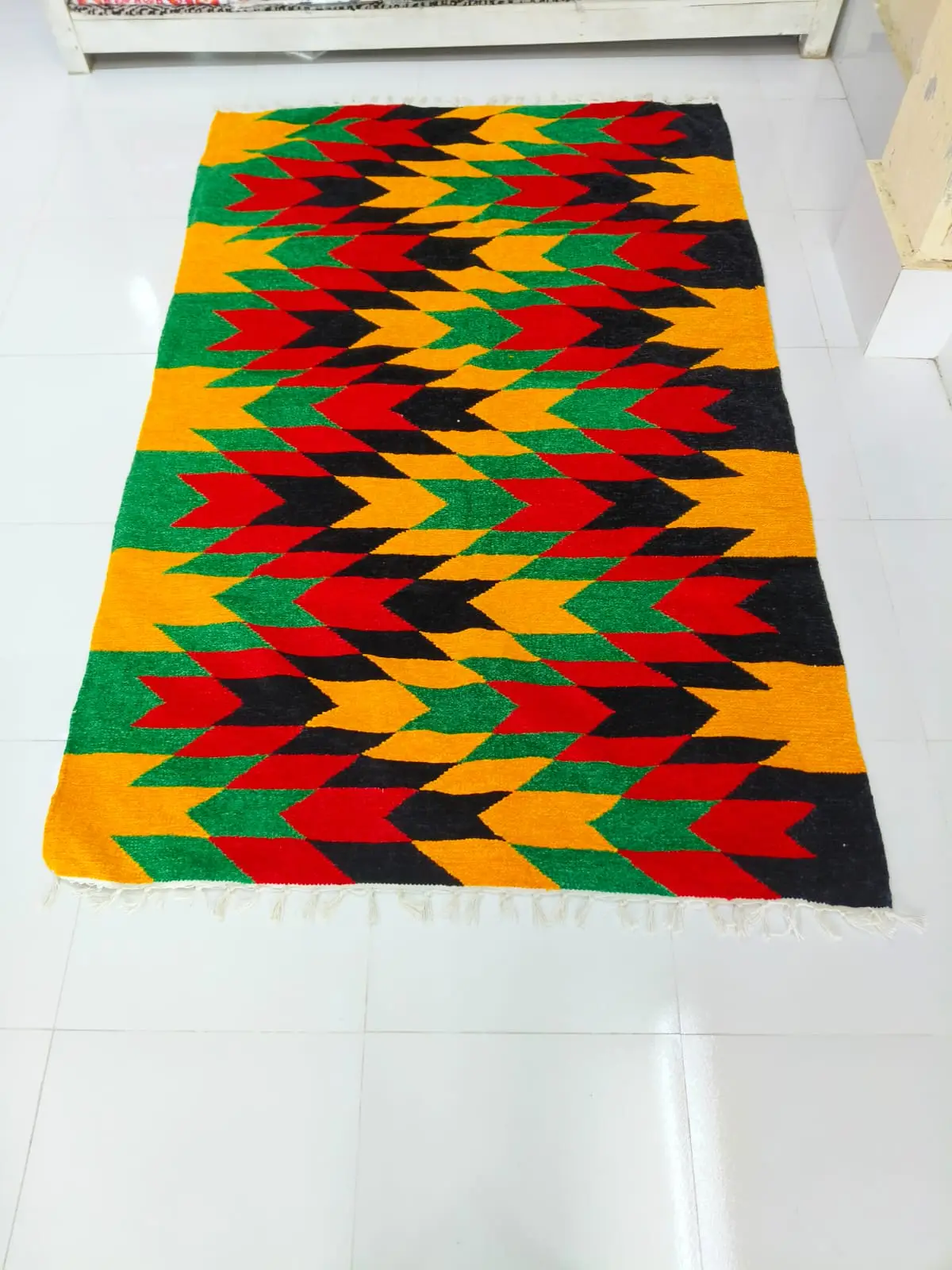 হ্যান্ডমেড শতরঞ্জি!