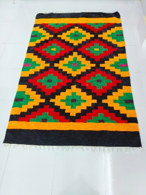 হ্যান্ডমেড শতরঞ্জি!