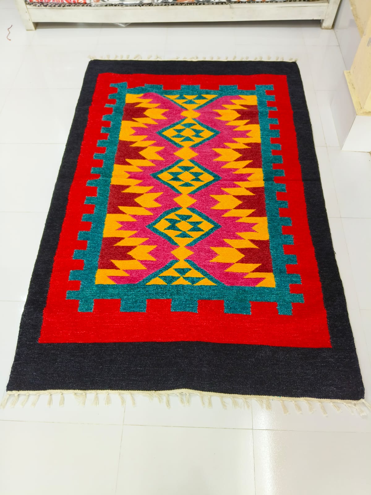 হ্যান্ডমেড শতরঞ্জি!