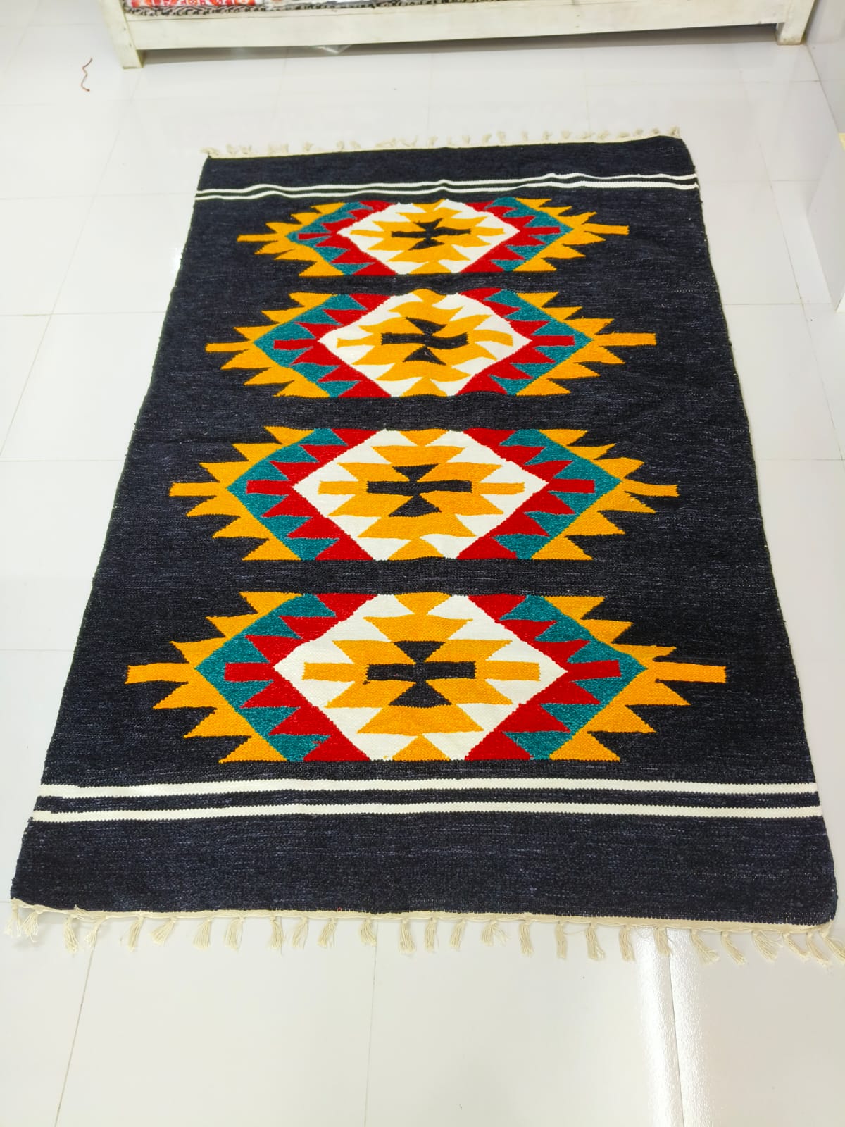 হ্যান্ডমেড শতরঞ্জি!