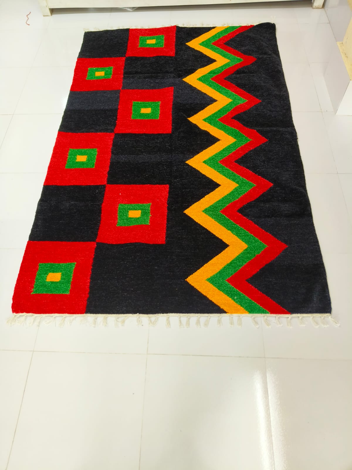 হ্যান্ডমেড শতরঞ্জি!