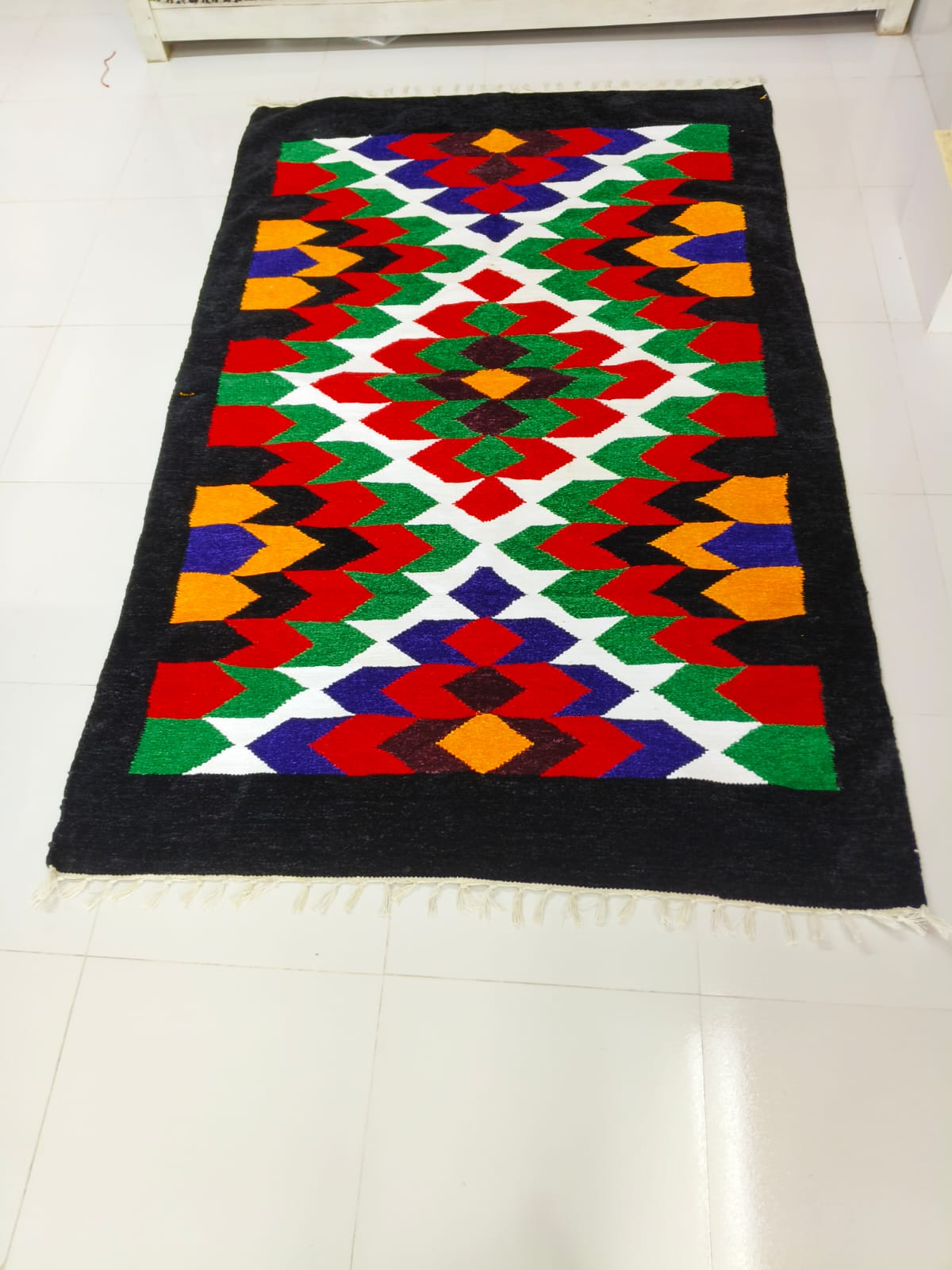 হ্যান্ডমেড শতরঞ্জি!