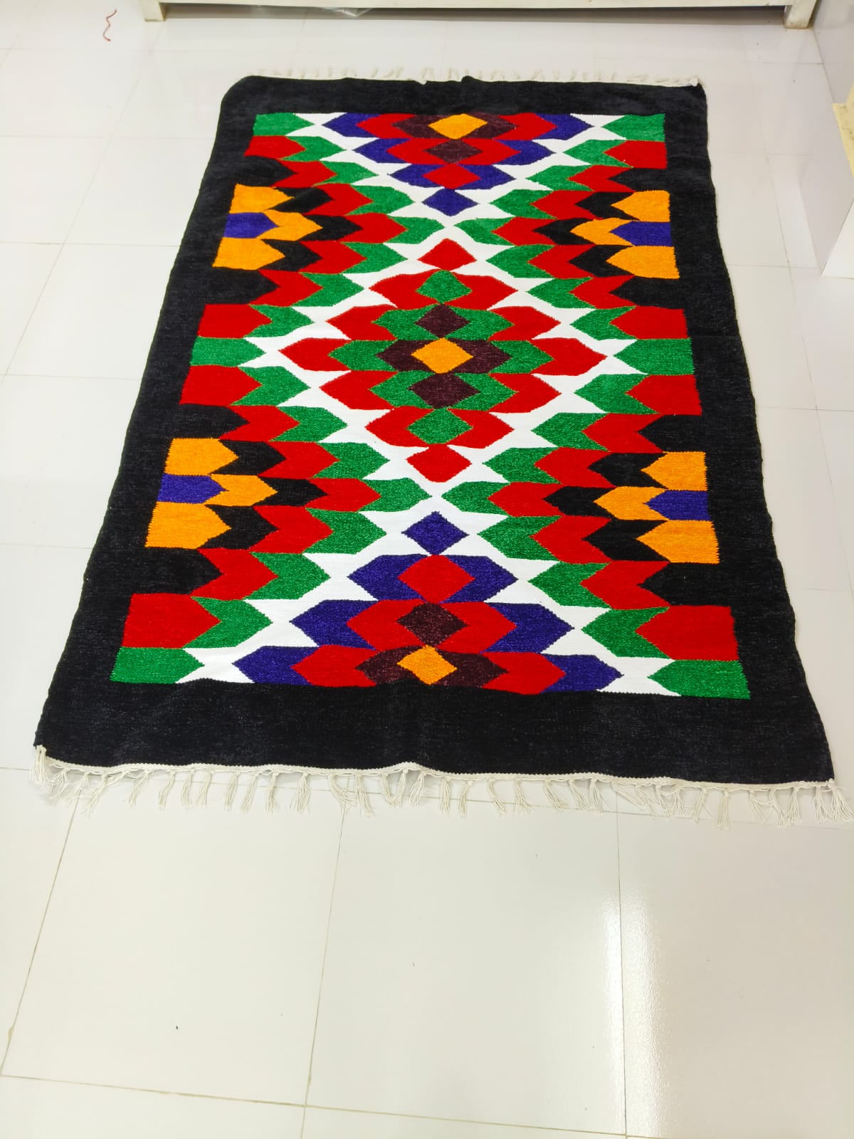 হ্যান্ডমেড শতরঞ্জি!