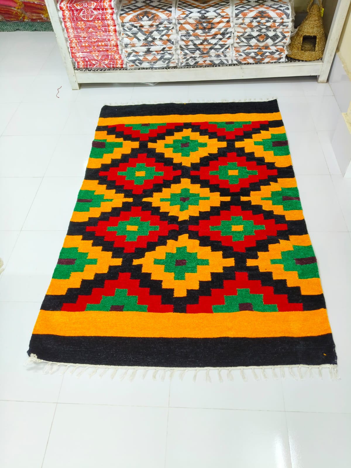 হ্যান্ডমেড শতরঞ্জি!