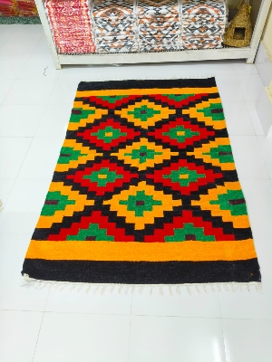 হ্যান্ডমেড শতরঞ্জি!