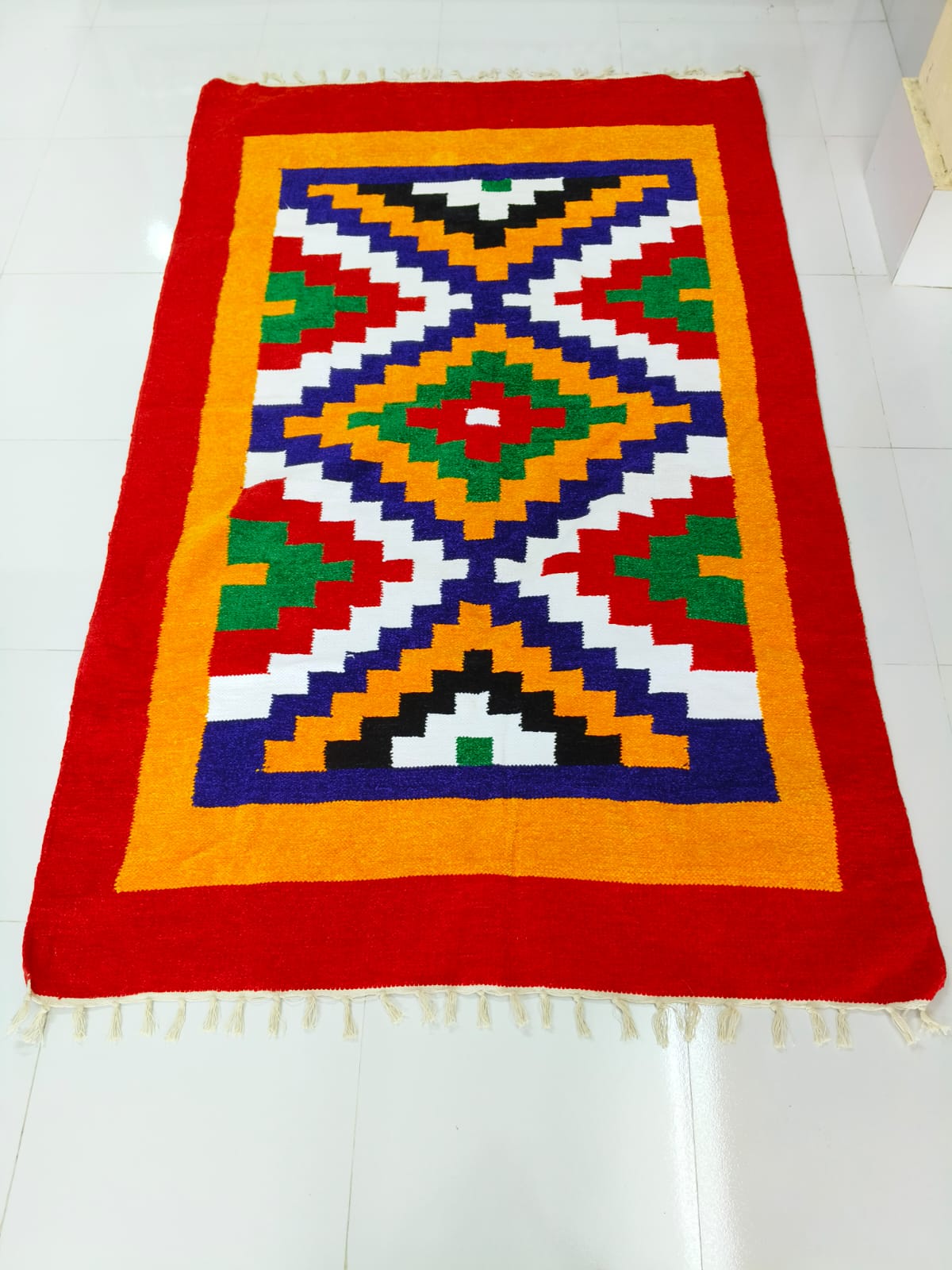 হ্যান্ডমেড শতরঞ্জি!