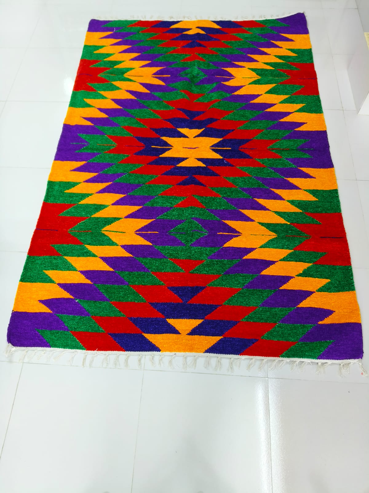 হ্যান্ডমেড শতরঞ্জি!