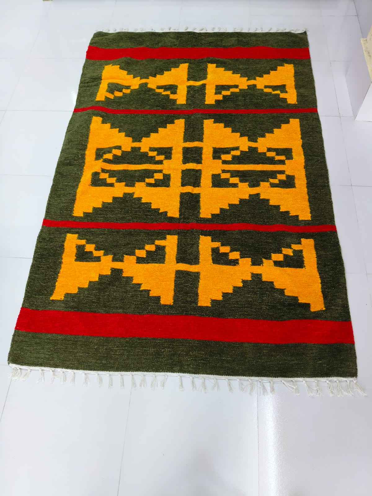 হ্যান্ডমেড শতরঞ্জি!