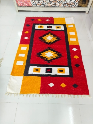 হ্যান্ডমেড শতরঞ্জি!