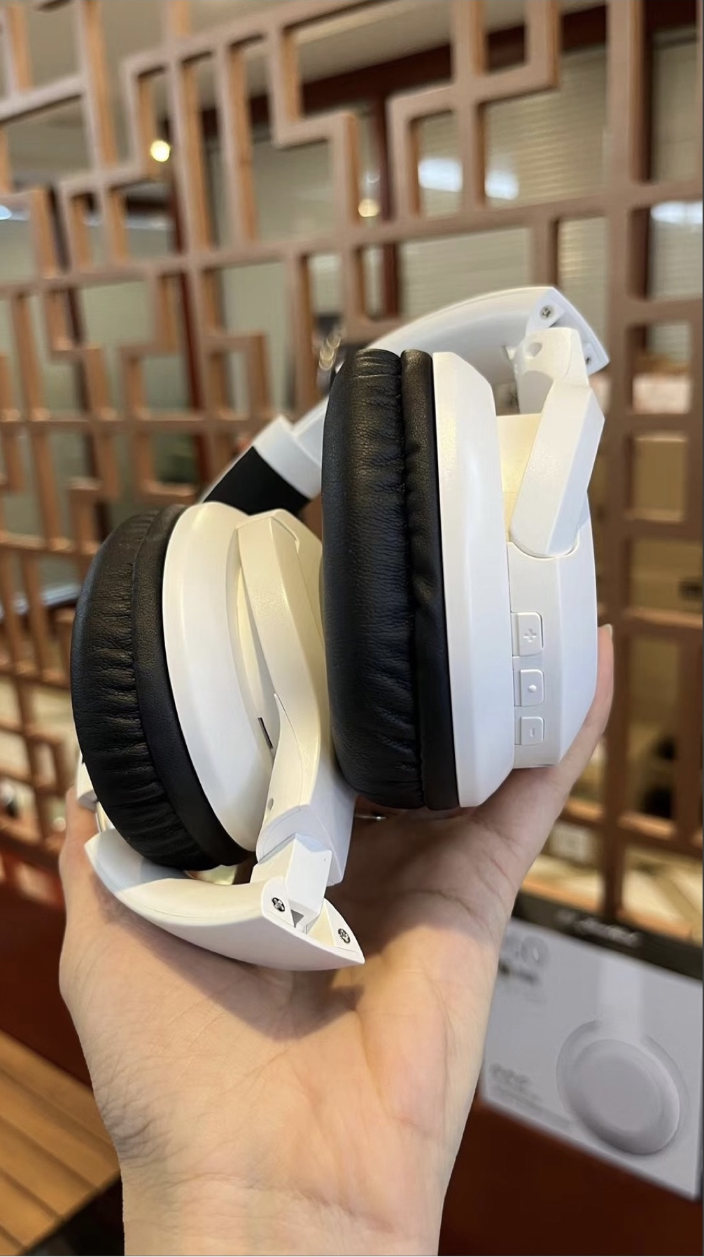 Picture of ASHATA Huntbird P60 Wireless Gaming Headset