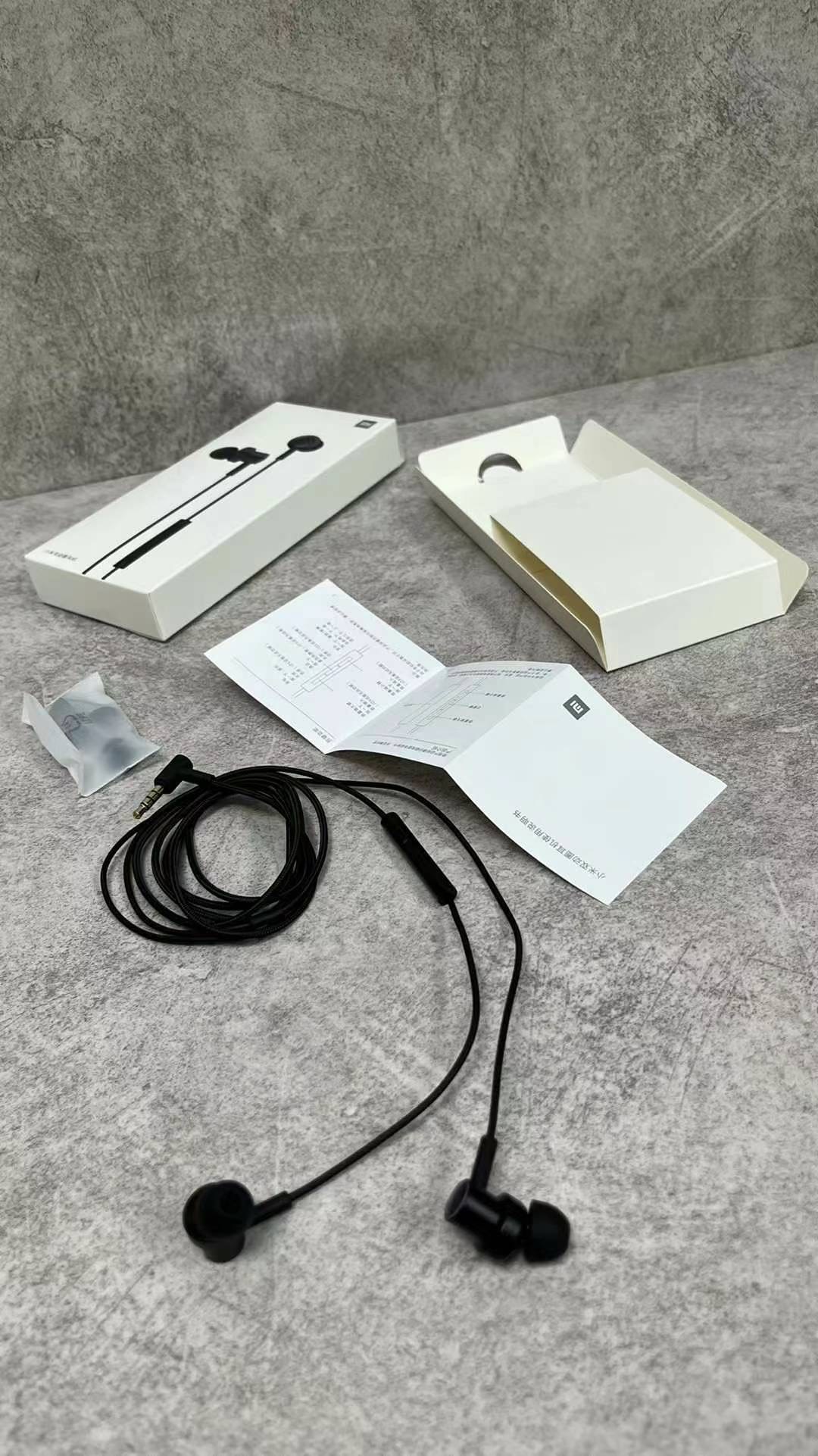 Picture of Xiaomi MI SDQEJ06WM Dual Driver 3.5mm Magnetic Earphone - CN Variant