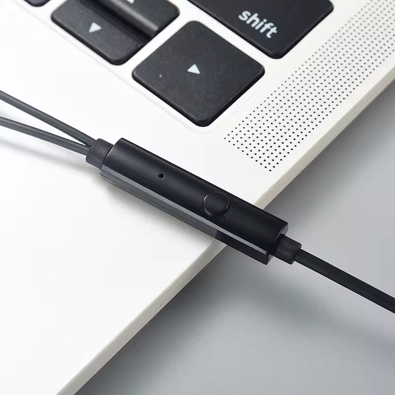 Picture of Motorola 3.5mm Wired Headphone