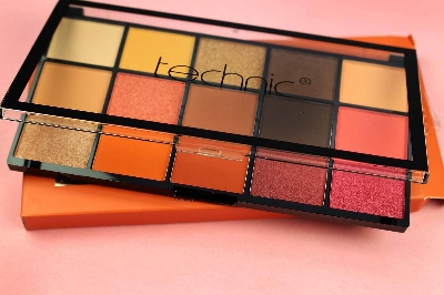 Picture of Technic Venus Rising 15 Color Pressed Pigment Eye Shadow Palette - Venus Rising - 30g
