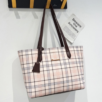 Picture of Women's Large Plaid Tote Bag – Korean-Style Fashionable Shoulder Handbag for Shopping & Daily Use