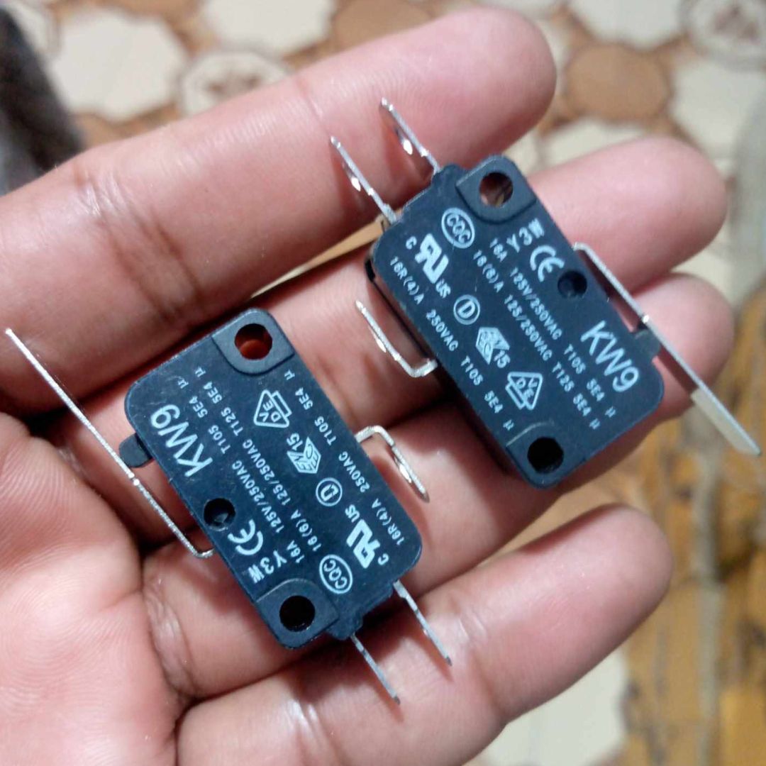 Picture of 3Pcs- 27mm HANDLE Limit Switch 16A 250VAC SPDT 3 Pin 27mm Long Straight Hinge Lever Arm Switches Limit Switch Momentary Push Switch For 3D CNC Machine