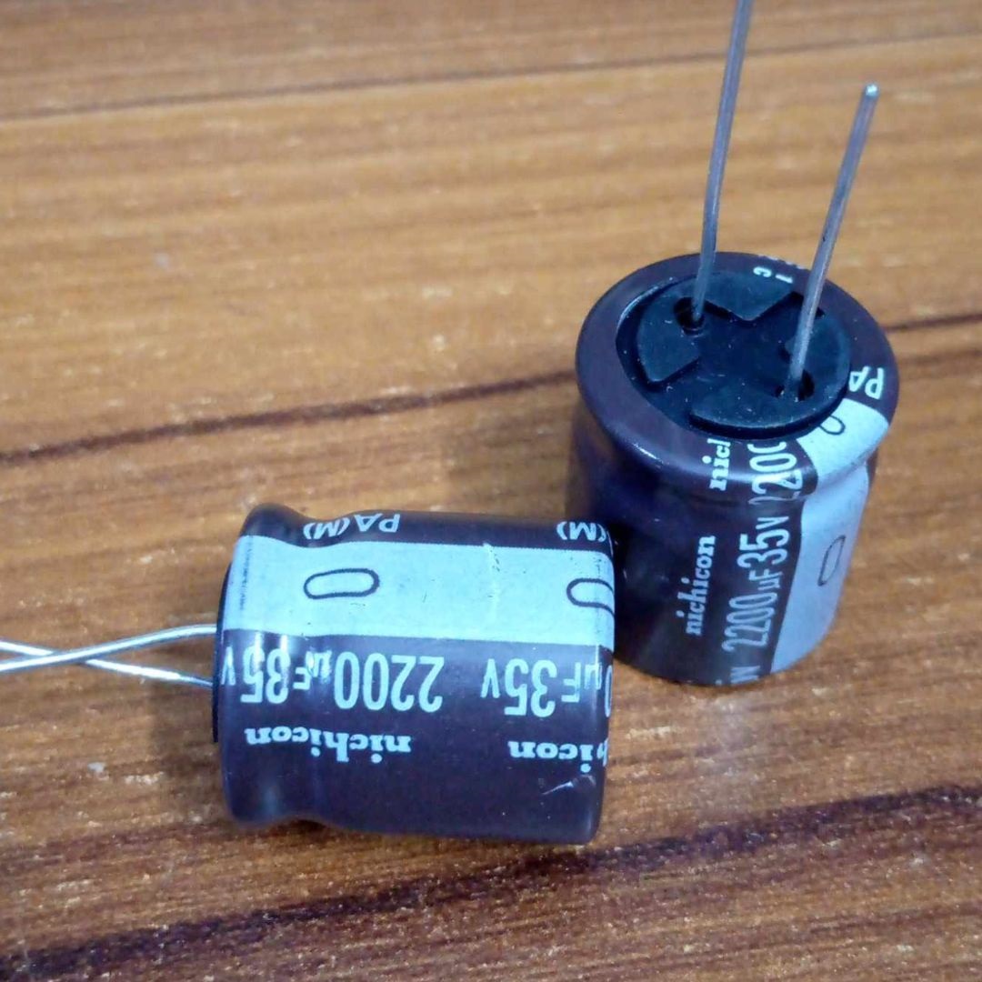 Picture of 2Pcs- 2200uF 35V RADIAL Electrolytic Capacitor 2200uF 35V Radial Polarized Aluminum Electrolytic Capacitors 2 Pin Leads Connections Leg
