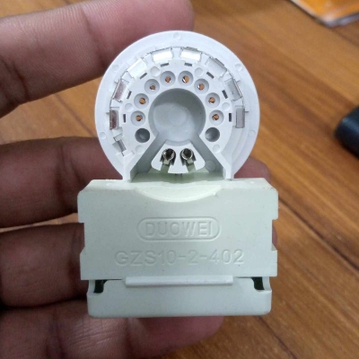 Picture of GZS10-2-402 Monitors Color TV PCB Mount 8 Pins Leads Twin Focus CRT Socket 