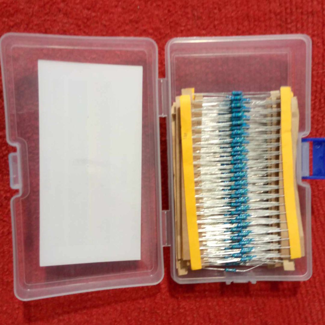 Picture of 600Pcs Resistor Combo Tolerance 1% 1M 1K, 47K, 470K, 10K, 20K, 22OHM 30 Values Resistor Carbon Film Resistor 1/4W Resistance 0.25 Watt Fixed Resistors 2 Pin Leads With Storage Box