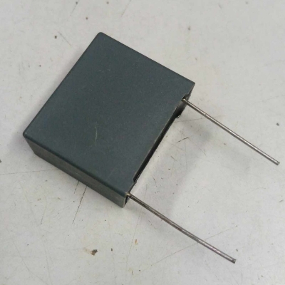 Picture of 5Pcs- BOX Type 1uF 105K 275VAC Capacitor 105K 275V Polypropylene Metal Film Capacitor Axial Film Molded Capacitors 2 Pin Leads Terminals Connections Leg