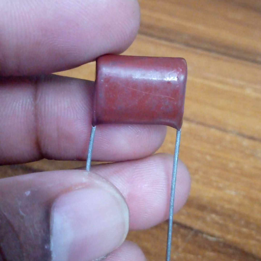 Picture of 5Pcs- METALLIZED 0.47uf 474 400V Metallized 474j 400V Polypropylene Capacitor Mylar 470nF Polyester Film Capacitors 2 Pin Leads Terminals Connections Leg