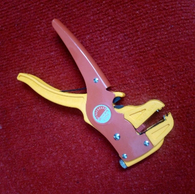 Picture of HY-150 Professional Wire Cables Stripper Cutter Pliers 2 In 1 Insulation Cutter Plier Self Adjusting Hand Crimping Plier Cutting Tools Stripping Clamp Nipper Tools