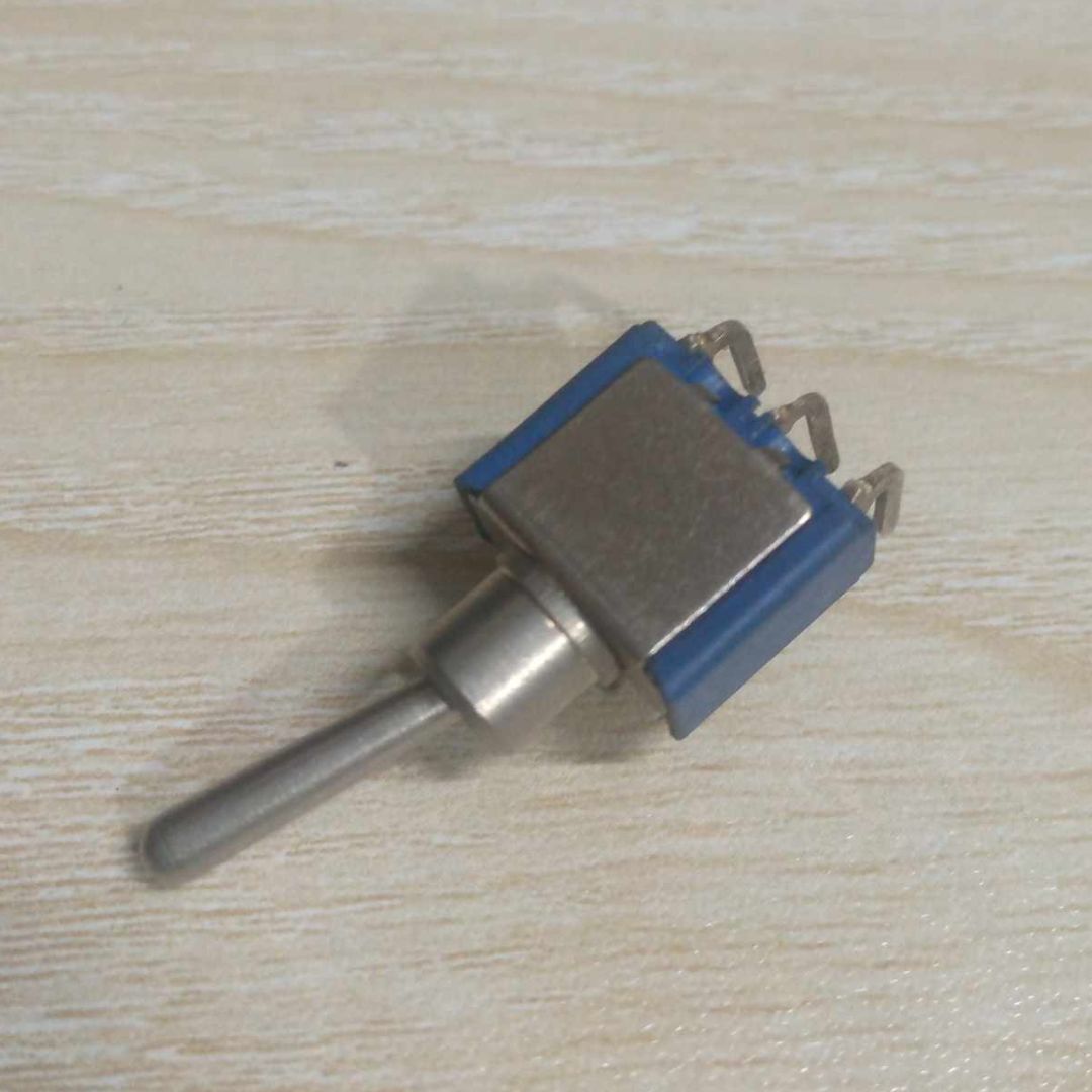 Picture of 2 Pcs- 6A 250VAC ON OFF SPDT Right Angle 3 Pins PCB Mount Toggle Switch
